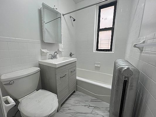 4th image of 853 Walton Ave #6E