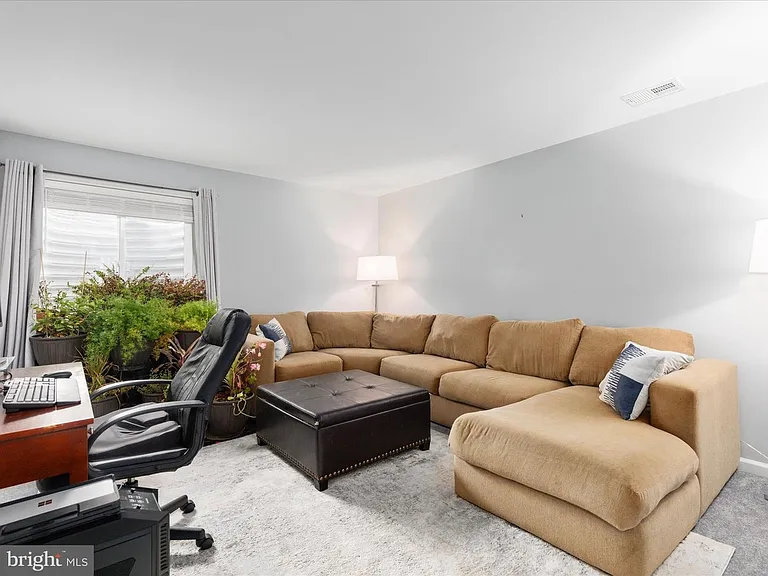 126 Farmhouse Ct — Photo 10