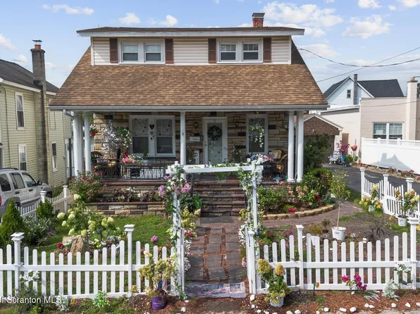 625 Keystone Ave, Peckville, PA 18452