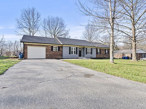 3rd image of 1009 Woodlawn Dr