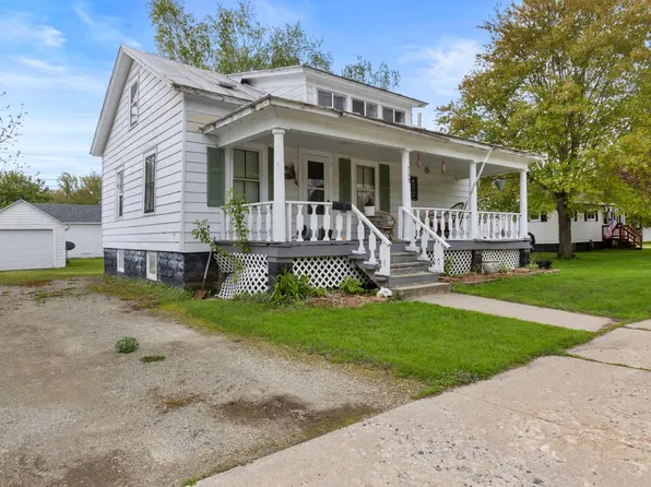 208 1ST Street, Oconto, WI 54153