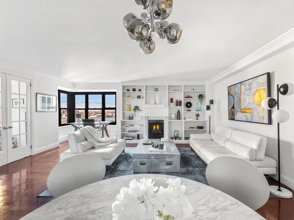 266 East Broadway image 1 of 28