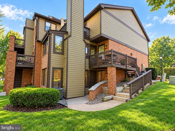 707 Augusta Cir, Mount Laurel, NJ 08054