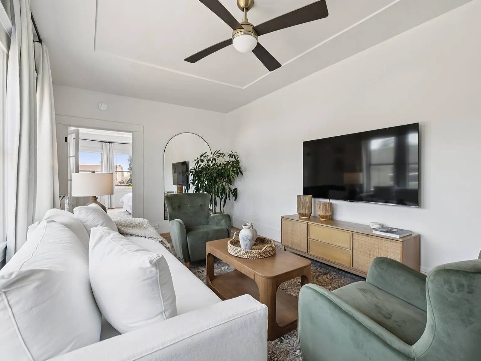 1 bed, $2,000 — Photo 4