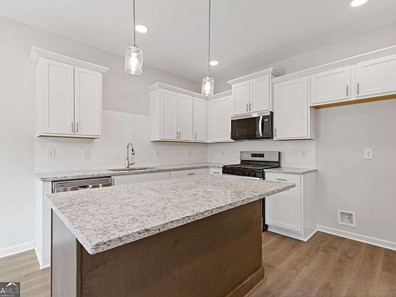 4th image of 208 Westpark Dr #15