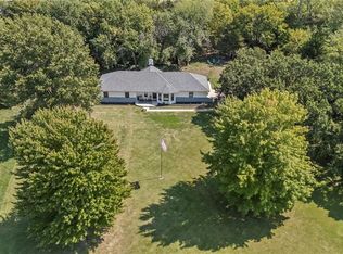 2211 Lakeview Dr, Paola, KS 66071