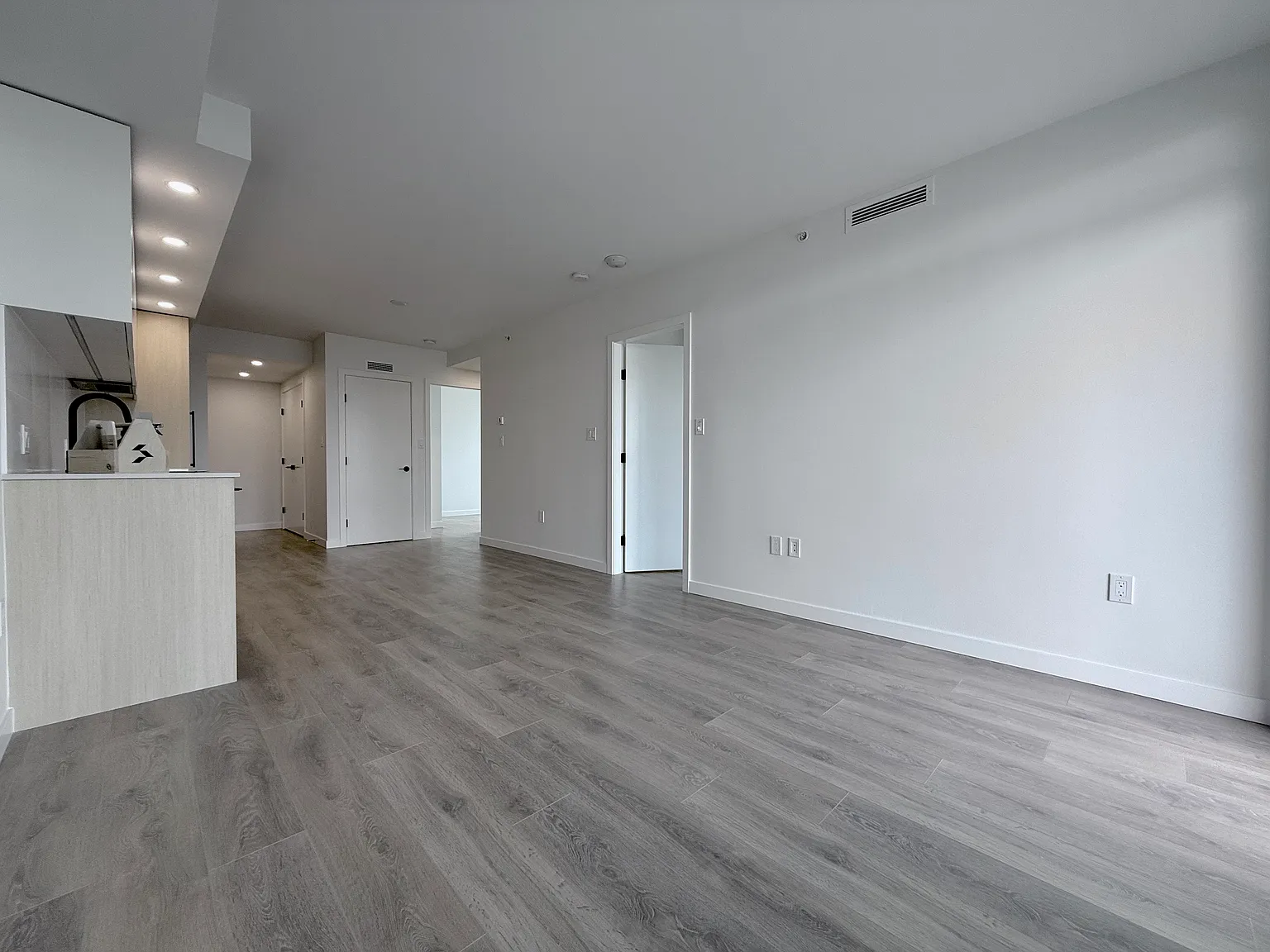 2 bed, 780 sqft, $2,300 — Photo 4