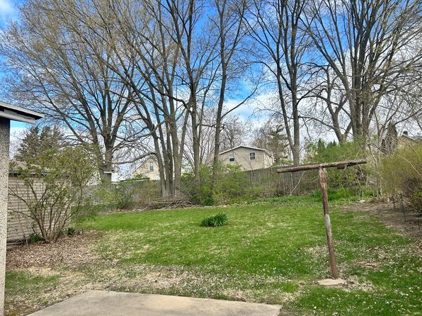 2209 1st St, Peru, IL 61354