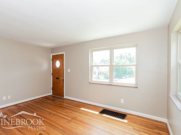 3rd image of 2726 Hennge Dr