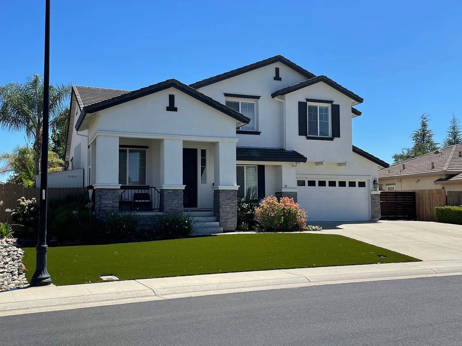 3 bed, 2638 sqft, $4,495 — Photo 2