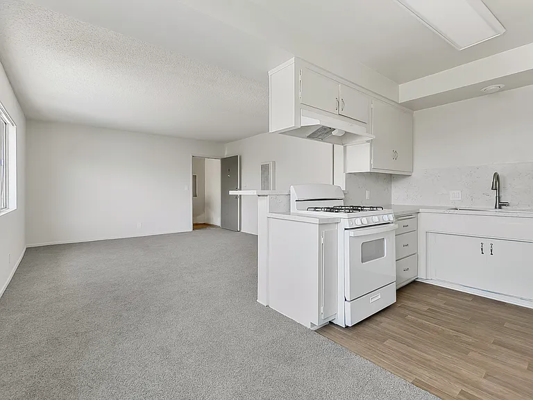 Molanda Palms Apartments — Photo 8