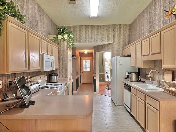 5th image of 1494 Apple Grove Ln