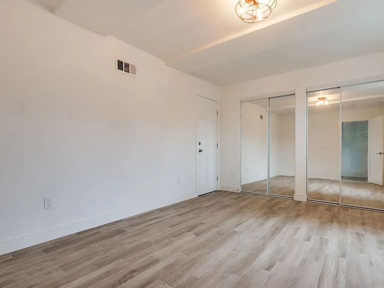 2042 N Alvarado St — Photo 13