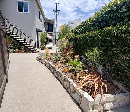 2nd image of 1817 Euclid St APT 1