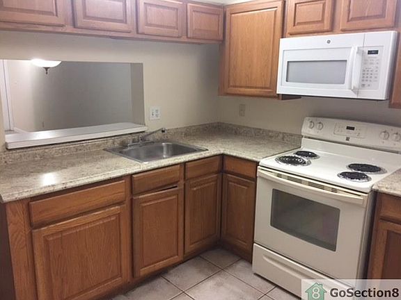 4th image of 1077 Washington Cir #1077C