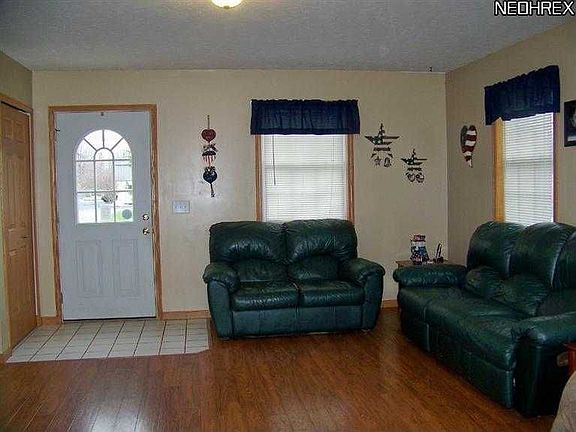 4th image of 38 Florence Ave