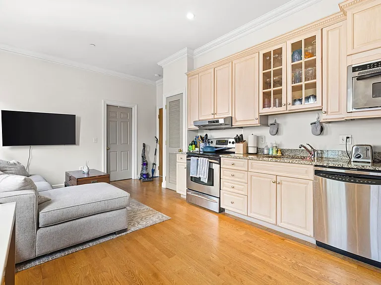 100 Salem St #9 — Photo 3