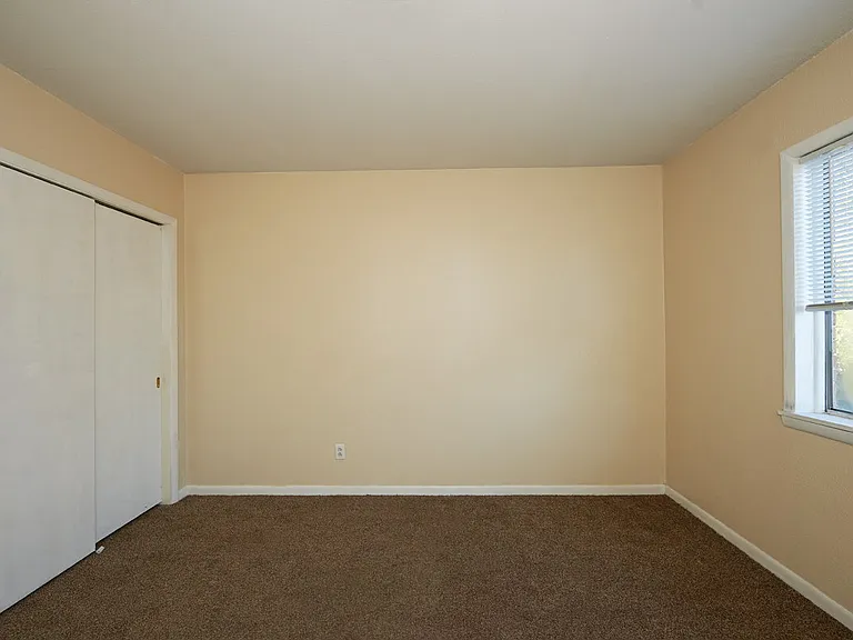 2414 Memorial Blvd #4 — Photo 5