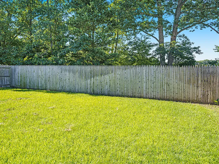 1283 N Wood St — Photo 11