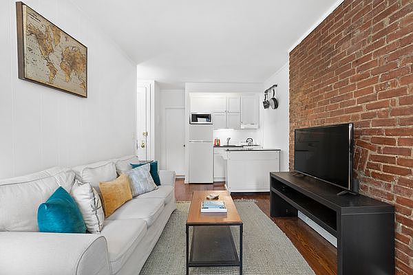 1st image of 155 W 95th St APT 4