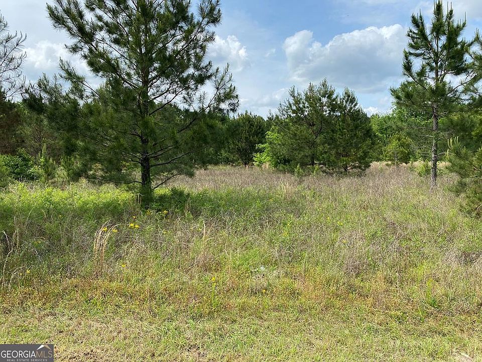 2nd image of 1001B Holliday Rd