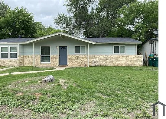 413 W Aviation Blvd — Photo 1