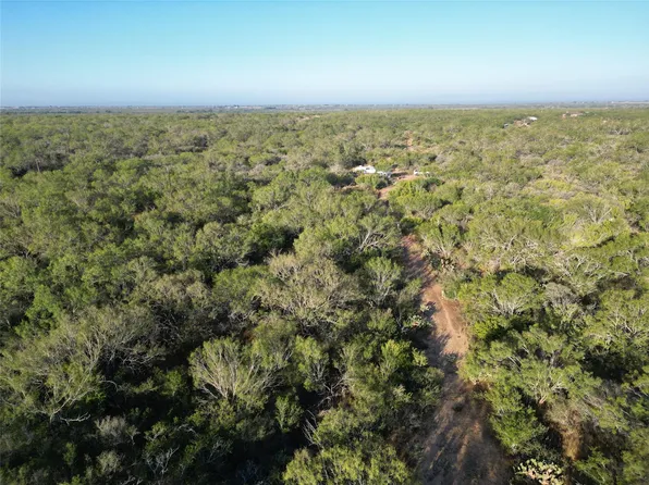 2743 County Road 2743, Moore, TX 78057