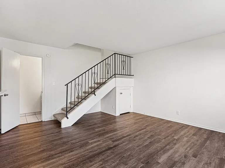 Las Palmas Townhomes — Photo 5