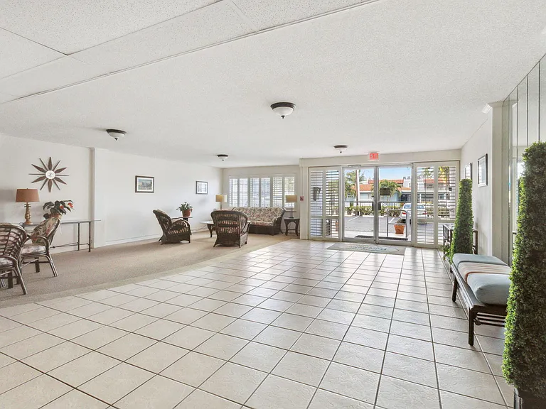 1516 S Lakeside Dr #103 — Photo 25