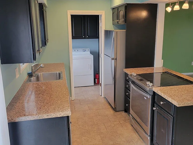 300 Essex Dr — Photo 7