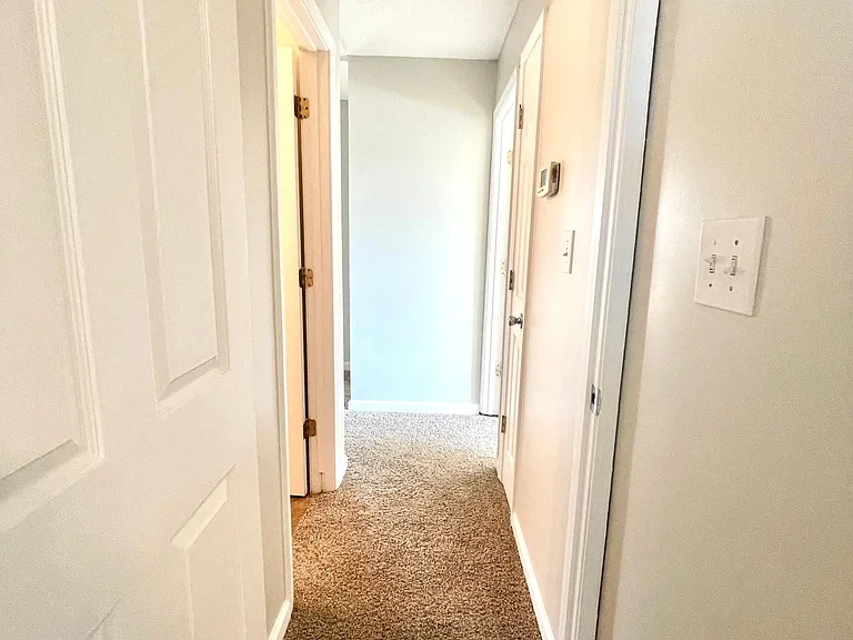 304 Greenview Ct — Photo 19