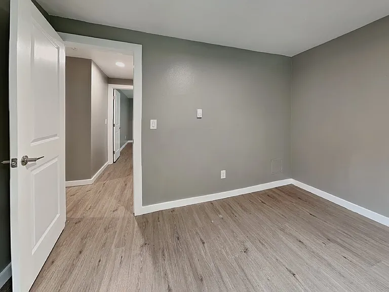 1105 S Woodlawn St #2 — Photo 2