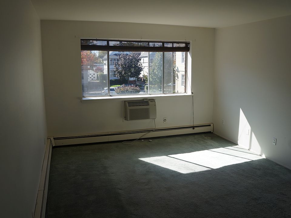 2nd image of 9 Bay Ave APT 6