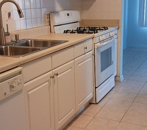 3rd image of 2730 Mitchell Dr APT 6