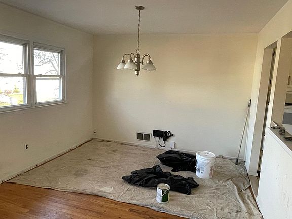 2nd image of 267 Broughton Ave Floor 2