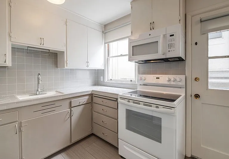 2000 Greenwich St #9 — Photo 17