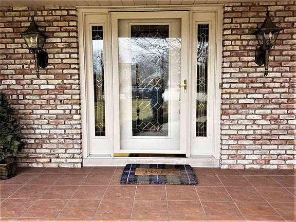 3rd image of 2524 Warwick Ct