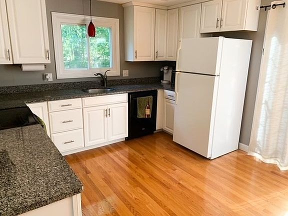 4th image of 152 E Bacon St APT D6
