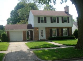 2644 N 95th St, Wauwatosa, WI 53226