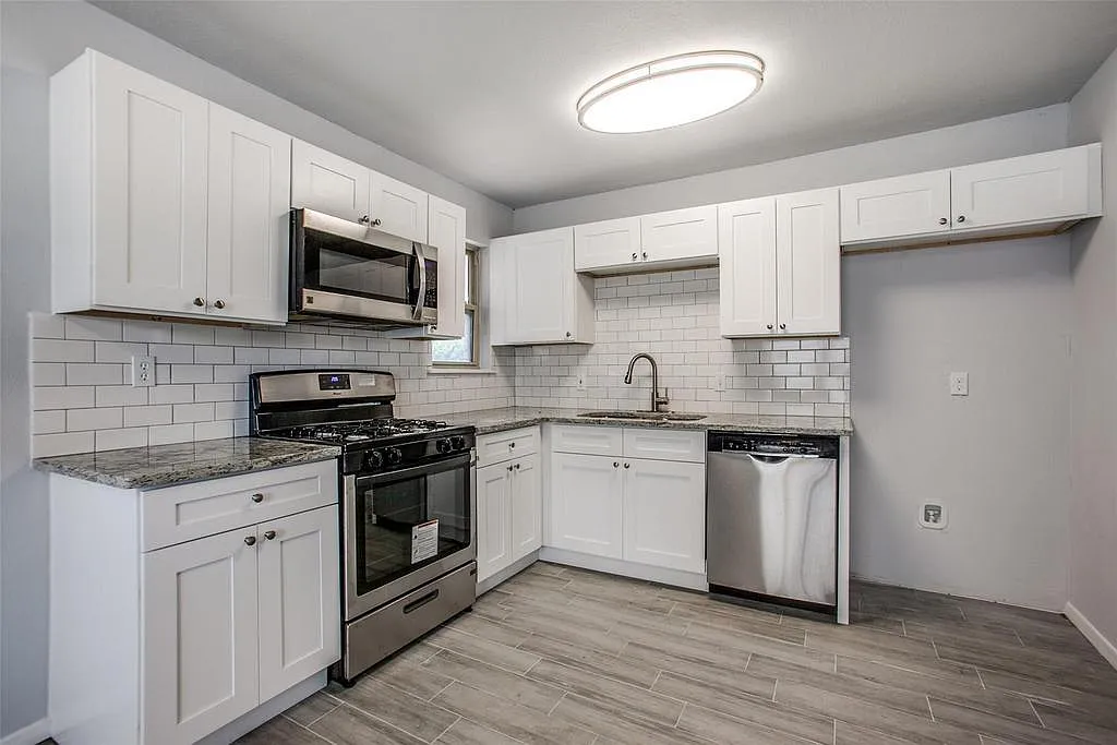 3 bed, 1345 sqft, $2,250 — Photo 2