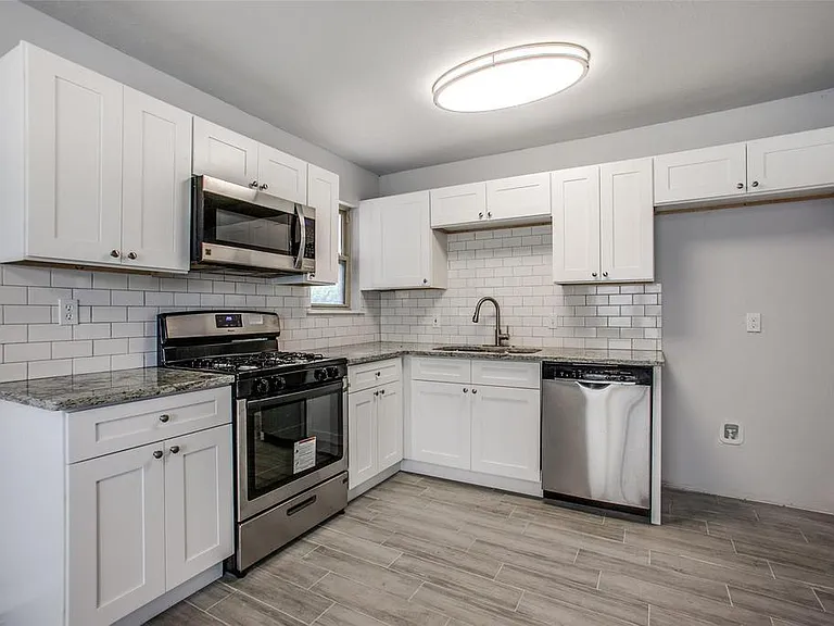 2608 Scotswood Dr — Photo 2
