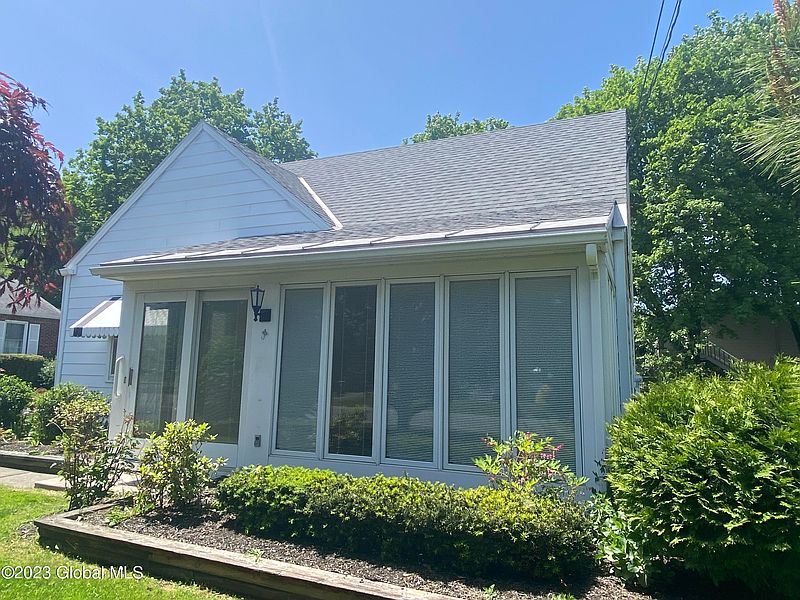 3rd image of 51 Woodlawn Drive