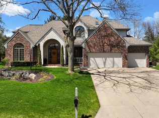 10 Chautauqua Trl, Madison, WI 53719