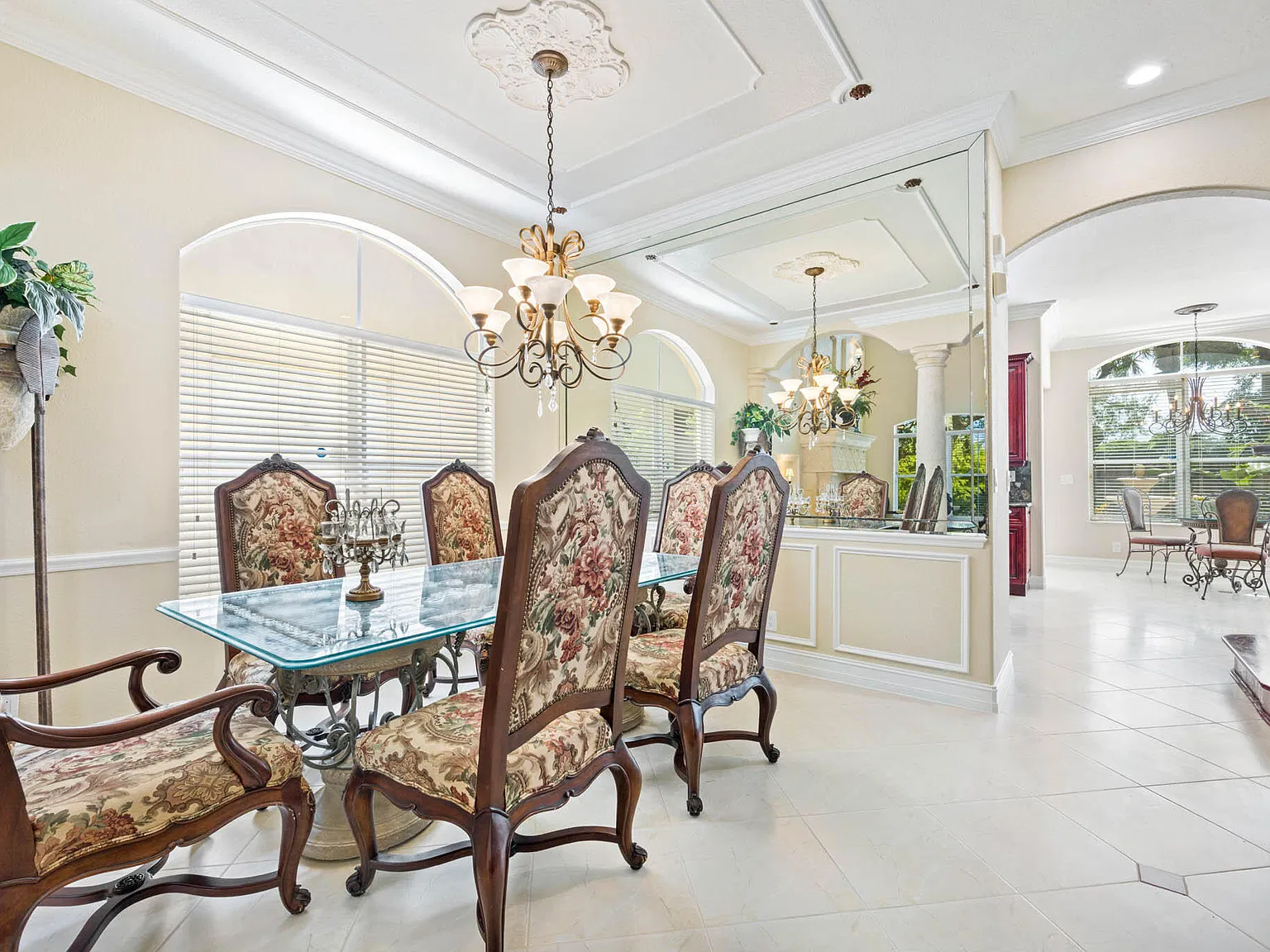 4 bed, 2.5 bath, 2490 sqft, $3,700 — Photo 4