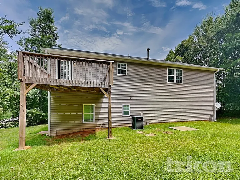 676 Eagles Nest Cir — Photo 18