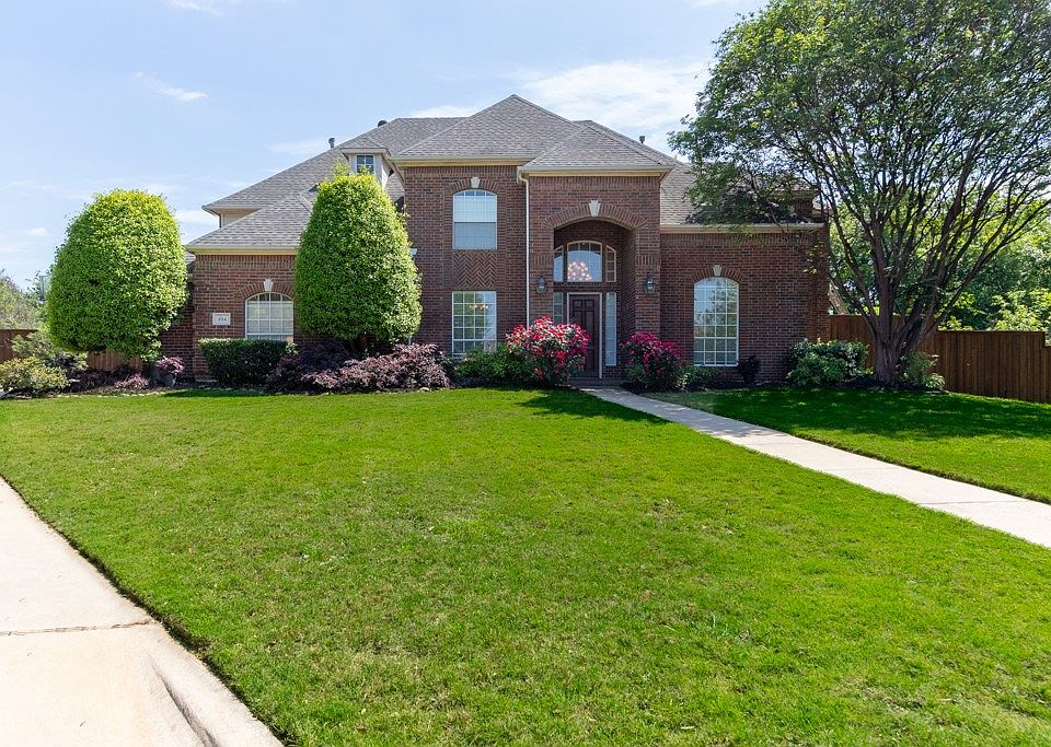 1st image of 404 Wellington Ct