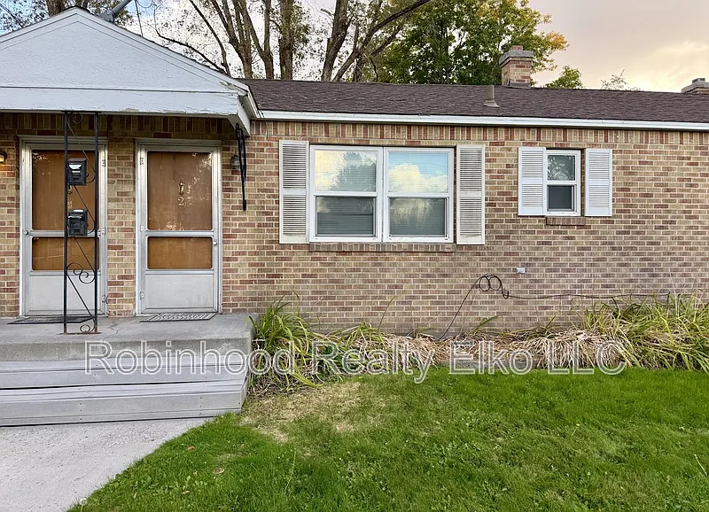 1183 3rd St — Photo 2