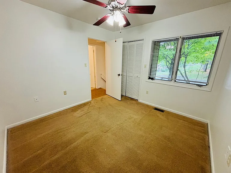 319 Shenandoah Cir — Photo 11