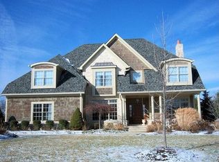 24560 Annie Ln, Westlake, OH