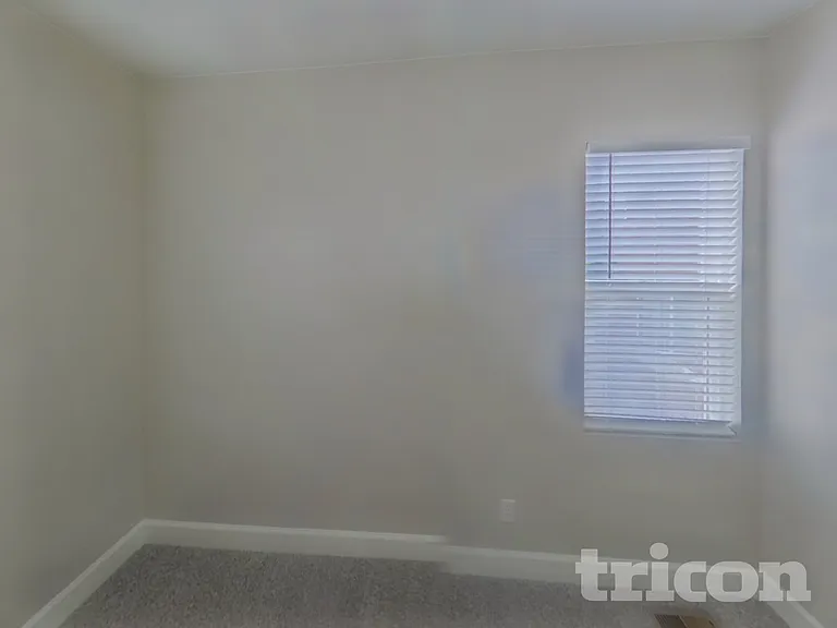 2290 Saint Claire Dr — Photo 11